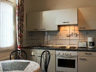 Eine geräumige Küche in der Business-Wohnung in Remscheid ermöglicht bei längeren Aufenthalten sich als Selbstversorger heimisch zu fühlen.